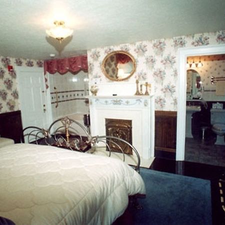 Julias Bed And Breakfast Hubbard Exterior foto